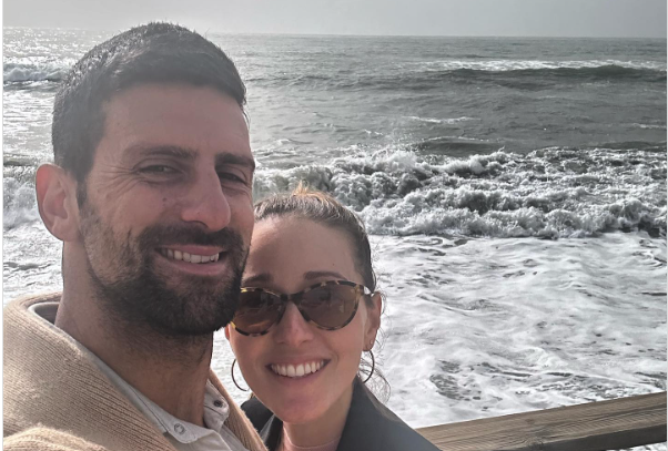 SREĆNI I NASMIJANI NA OBALI OKEANA: Jelena i Novak Đoković uživaju u Majamiju