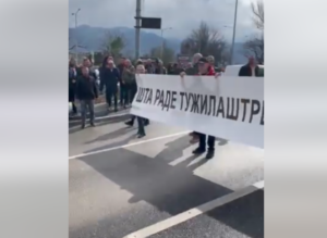 „STANIVUKOVIĆU SE MORA STATI NA REP“: Đajić i Ninković organizovali protest kod kružne raskrsnice do „Ekvatora“ (VIDEO)