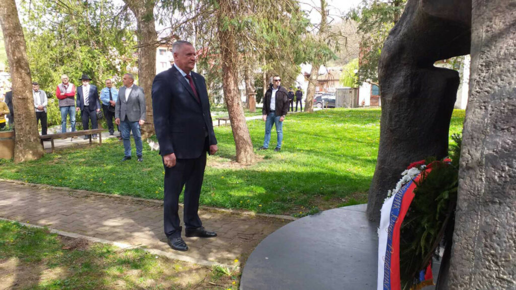 MILIĆI SLAVE DAN OPŠTINE: Višković položio cvijeće na spomenik palim borcima