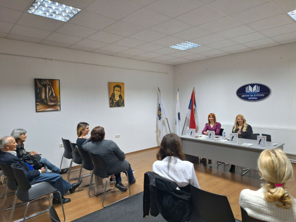 „OVO JE MI PRVI ISKORAK U PROZU“: Promovisana knjiga „Kakav princ takva i bajka“ Nede Gavrić u Šamcu (FOTO)