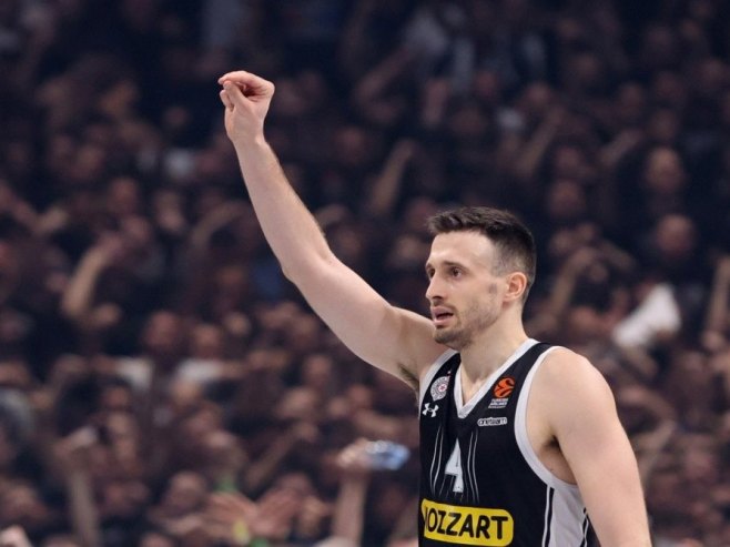 AVRAMOVIĆ EFESU UBACIO 30 POENA: Košarkaš Partizana ostvario rekord u karijeri (FOTO)