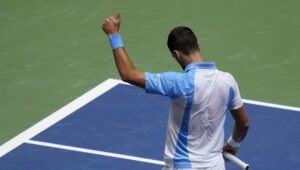 „NEMA POTREBE DA JURI BROJKE“ Proslavljeni teniser uputio poruku Novaku Đokoviću