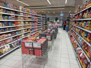 НИКАД ДВА ДОБРА САСТАВИТИ: Црна Гора ограничила марже 500 производа, а Српска само 20