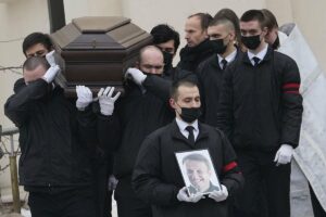NAVALJNI SAHRANJEN U MOSKVI: Ruski opozicionar ispraćen uz veliki hit Sinatre