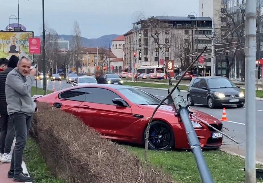 ISPLIVAO SNIMAK: Ovako je bahati vozač slupao „BMW“ u Sarajevu (VIDEO)