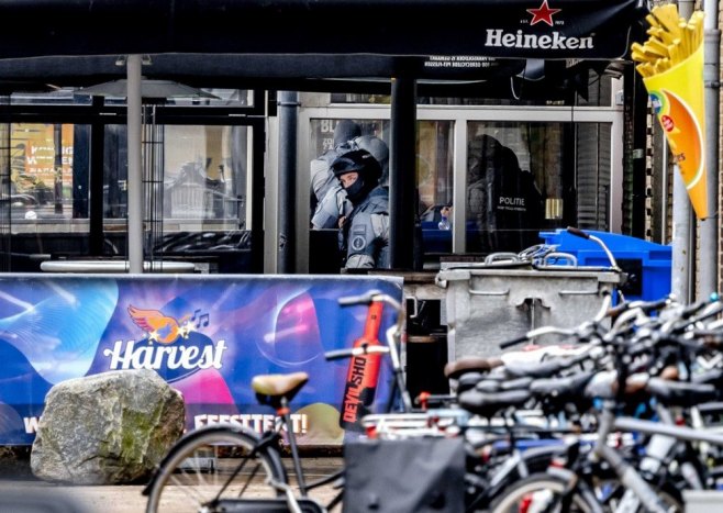 OSUMNJIČENI SE PREDAO POLICIJI: Završena talačka kriza u holandskom gradu Ede