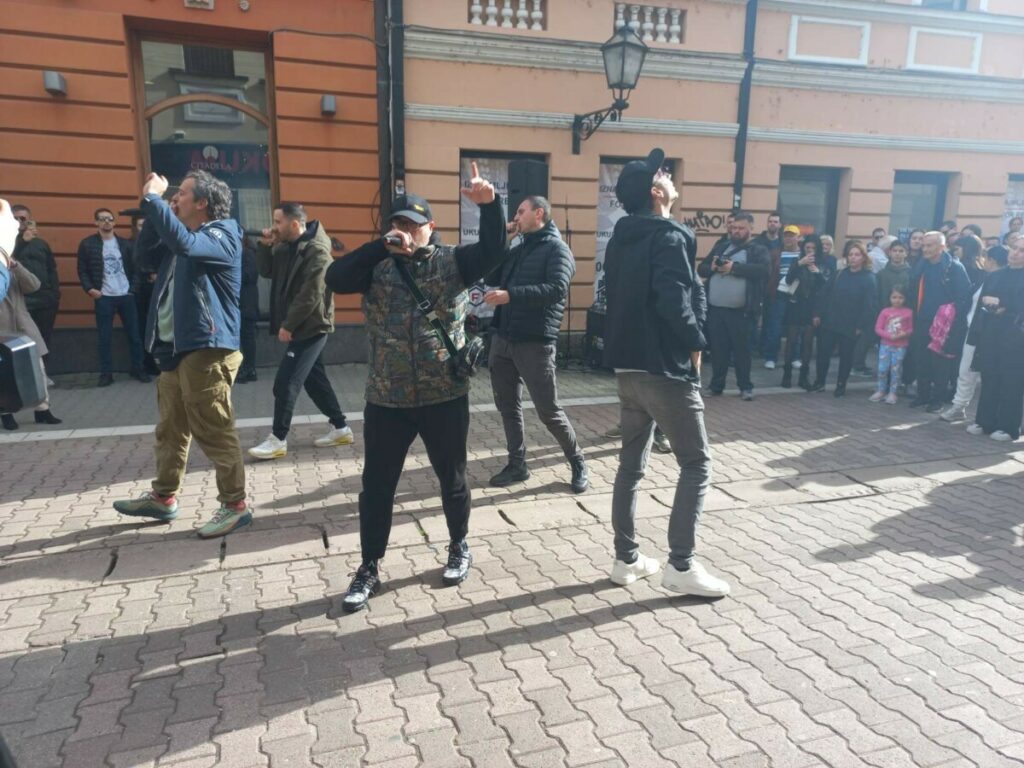 „BANJALUKA JE NAM JE KAO DRUGA KUĆA“ Momci iz Beogradskog sindikata u Gospodskoj ulici zapjevali svoje hitove (FOTO/VIDEO)