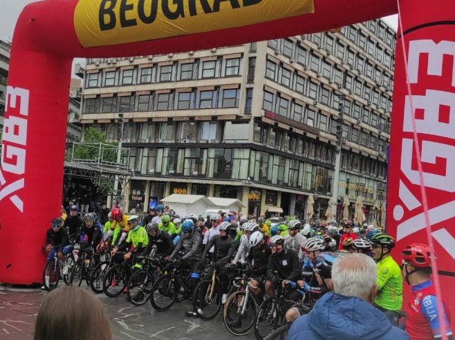 „SIMBOL SPAJANJA SRPSKOG NARODA“ U Beogradu startovala biciklistička trka „Beograd – Banjaluka“ (FOTO/VIDEO)