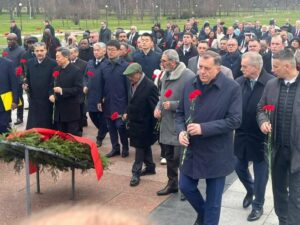 „OVO JE SVETO MJESTO“ Dodik odao počast žrtvama opsade Lenjingrada