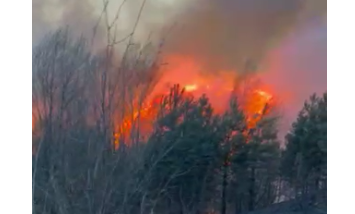 SITUACIJA JE KATASTROFALNA: Požar na ogromnoj površini u Tesliću, vatra došla do kuća (VIDEO)