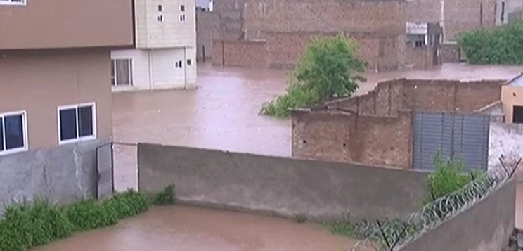 ПРИРОДНА КАТАСТРОФА У ПАКИСТАНУ: Поплаве однијеле 36 живота, јака киша не престаје