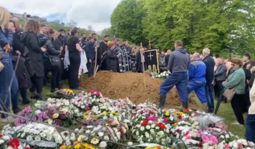 „MIKO, ŠTO TE JA NISAM ZAMIJENIO“ Potresne scene na sahrani nastradalae pedagogice u Banjaluci