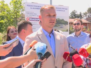 „ДОЛАЗИМ КАО СРБИН ПРАВОСЛАВАЦ“: Станивуковић позвао грађане на народни митинг „Српска те зове“