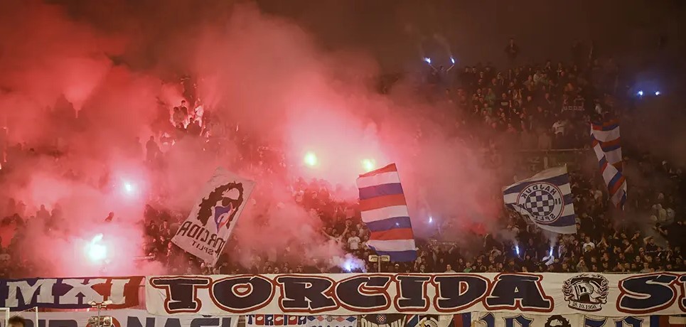 HRVATSKI FUDBAL OVO NE PAMTI: Hajduk dobio istorijski brutalnu kaznu zbog divljanja navijača