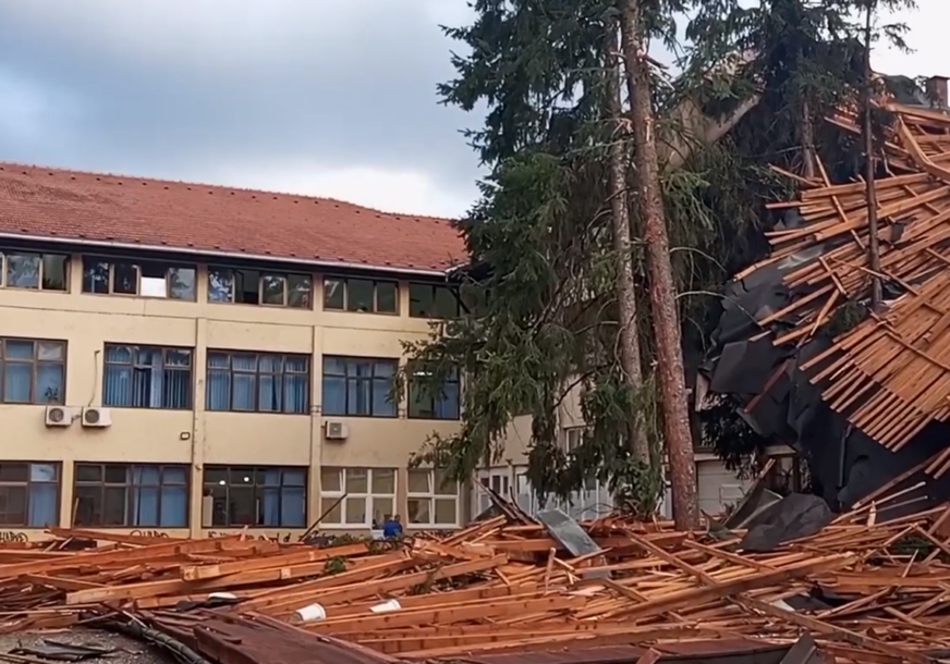 ŠKOLU NIKO NIJE POSJETIO: Nakon rušenja krova na zgradi Gimnazije u Gračanici, prolazi i četvrti dan bez reakcije Vlade