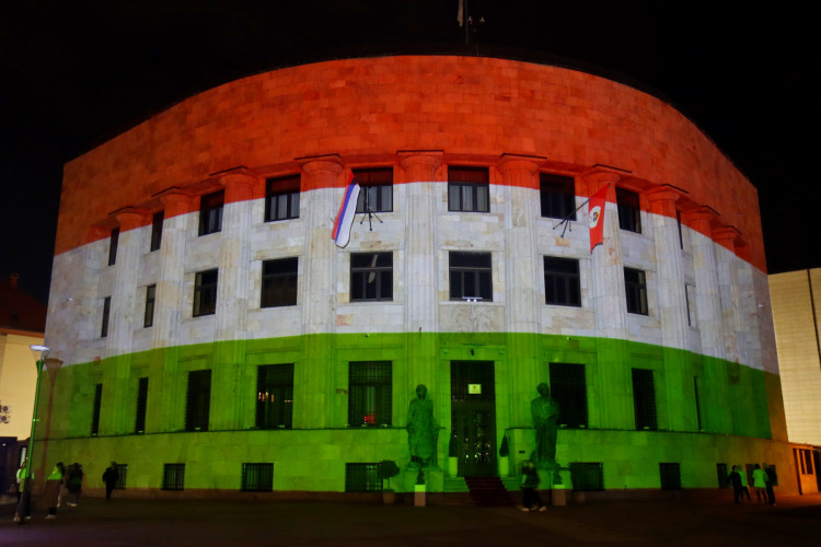 СЛУЖБЕНА ПОСЈЕТА ОРБАНА: Палата Републике вечерас у бојама мађарске заставе