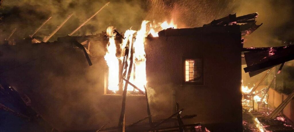 SMRTNO STRADALE SESTRE: Prve fotografije požara na kući u kojoj su poginule žene iz Hajkovića (FOTO)