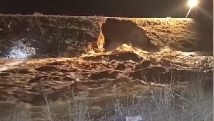 DRAMATIČNO U RUSIJI: Pukla brana, ugroženo 10.000 ljudi (VIDEO)
