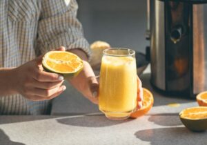 OTJERAJTE UMOR: Sok od narandže i lanenog ulja vraća energiju