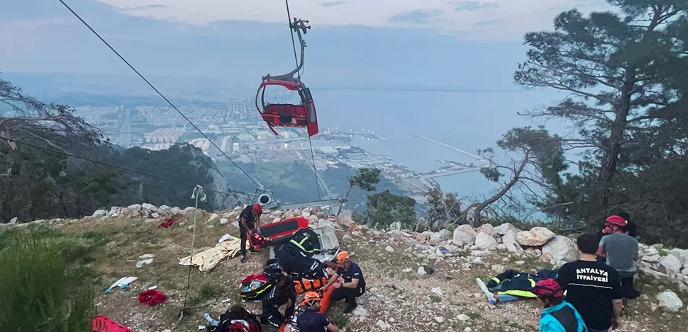 JOŠ TRAJE SPASAVANJE: Snimljen trenutak prije pada žičare u Antaliji
