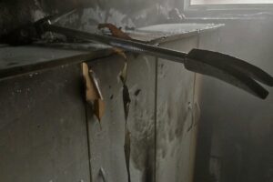 VATRA NAPRAVILA ŠTETU: Banjalučki vatrogaci gasili požar na kući (FOTO)