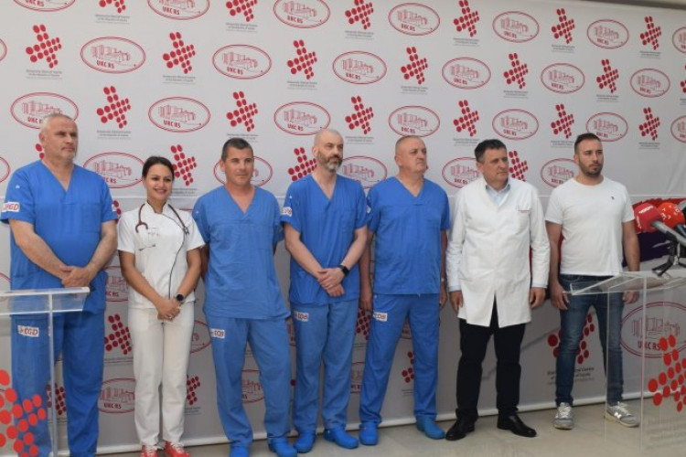 PREDSTAVLJENE NAJNOVIJE METODE: Ljekari iz Slovenije i UKC Srpske održali seminar o robotskoj hirurgiji