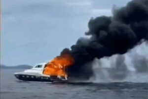 ЦРНИ ДИМ ИЗНАД КОРАНТА: У само десет минута изгорио брод у Хрватској (ВИДЕО)