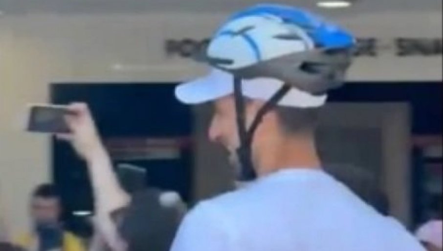 ШТО ЈЕ СИГУРНО, СИГУРНО ЈЕ: Новак Ђоковић се појавио са кацигом на тренингу у Риму (ВИДЕО)