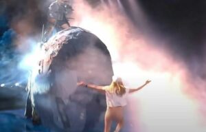 ČOVJEK BEZ GAĆA NA EVROVIZIJI: Najskandalozniji nastup na Evroviziji, svijet u šoku (FOTO/VIDEO)