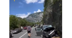 SEDAM OSOBA U BOLNICI: Sudar minibusa i automobila kod Mostara, saobraćaj u potpunosti obustavljen