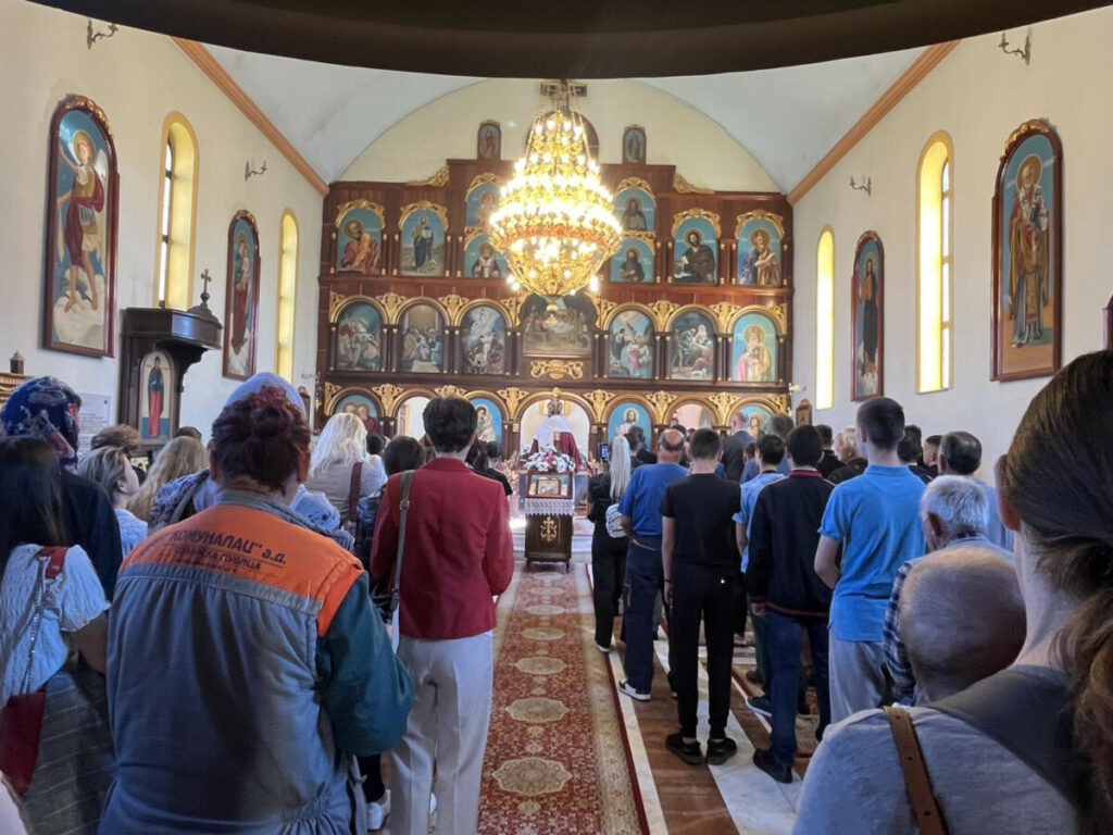 У ЈАСЕНОВЦУ ЈЕ СТРАДАЛО 20.000 ДЈЕЦЕ: Светом литургијом почело обиљежавање Дана сјећања на жртве усташког геноцида над Србима