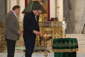 PRED ODLAZAK PREDSJEDNIKA SRBIJE U NJUJORK: Dodik i Vučić na molitvi u Hramu Svetog Save