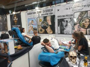 НАЈХРАБРИЈИ СЕ ТЕТОВИРАЈУ И ДОНИРАЈУ НОВАЦ ЗА СЕРГЕЈА: Први Banjaluka Tattoo Show у знаку кретивности и хуманости (ФОТО/ВИДЕО)