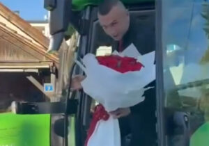 DEFINITIVNO ĆE OSTATI UPAMĆEN: Ovako je maturant iz Brčkog stigao na proslavu (VIDEO)