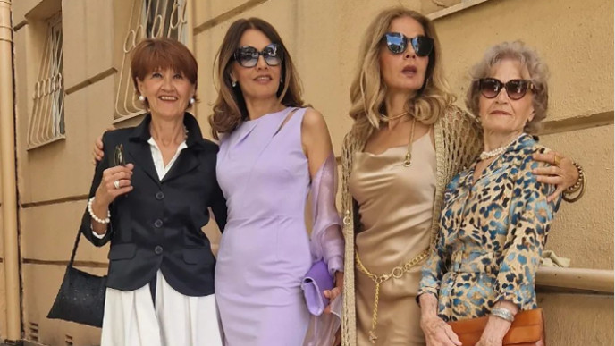 DAME KOJE INSPIRIŠU: Mirjana Bobić uhvaćena u provodu sa sestrama i majkom  (FOTO)