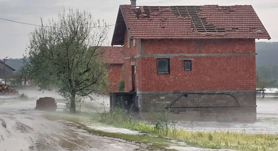 FORMIRANE KOMISIJE: Nevrijeme u Novom Gradu oštetilo krovove i uništilo usjeve