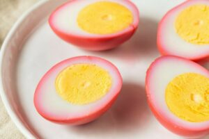 ИДЕАЛНА ЗА ВАСКРС: Направите укисељена јаја, необично предјело (РЕЦЕПТ)