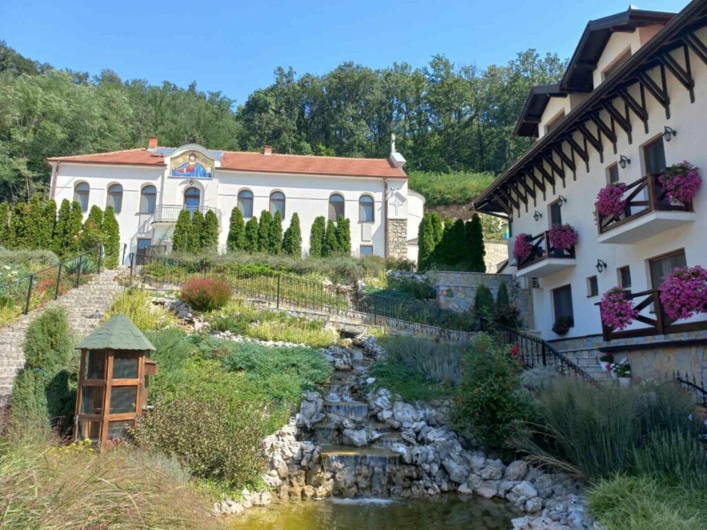 ДАНАС СЕ ОБИЉЕЖАВАЈУ СВЕТИ ЗОСИМ И ЈАКОВ ТУМАНСКИ: Народ вjерује да помажу болеснима и моли им се за исцјељење