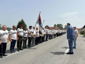 „VUKOVI S VUČIJAKA“ PONOS SRPSKE: Bivši borci prve srpske doborovoljačke jednice se ponovo postrojili (FOTO)