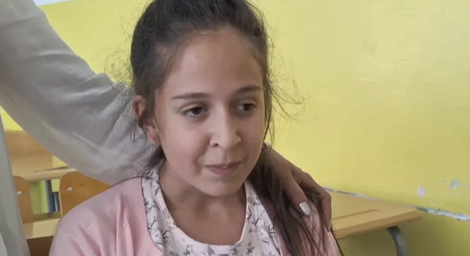ŽIVOTNA PRIČA IVANE MARKOVIĆ: Djevojčica (13) ostala slijepa sa samo 4 godine, a danas piše pjesme i niže petice (VIDEO)