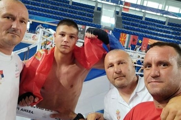 МАТЕЈ ЦИЉА СВЈЕТСКУ МЕДАЉУ: Млади кик-боксер из Гацка постао првак Балкана