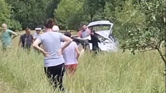 ТЕШКА САОБРАЋАЈНА НЕСРЕЋА КОД ОЛОВА: Аутомобил слетио са пута, повријеђени превезени у болницу