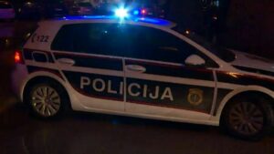 ТРАГЕДИЈА У ГРАДАЧЦУ: Возач аутомобила се забио у потпорни зид, преминуо у болници