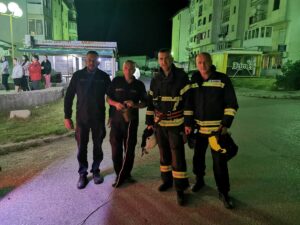 ПОНОС ГАЦКА: Ово су ватрогасци који су спасили болесног суграђанина из стана (ФОТО)