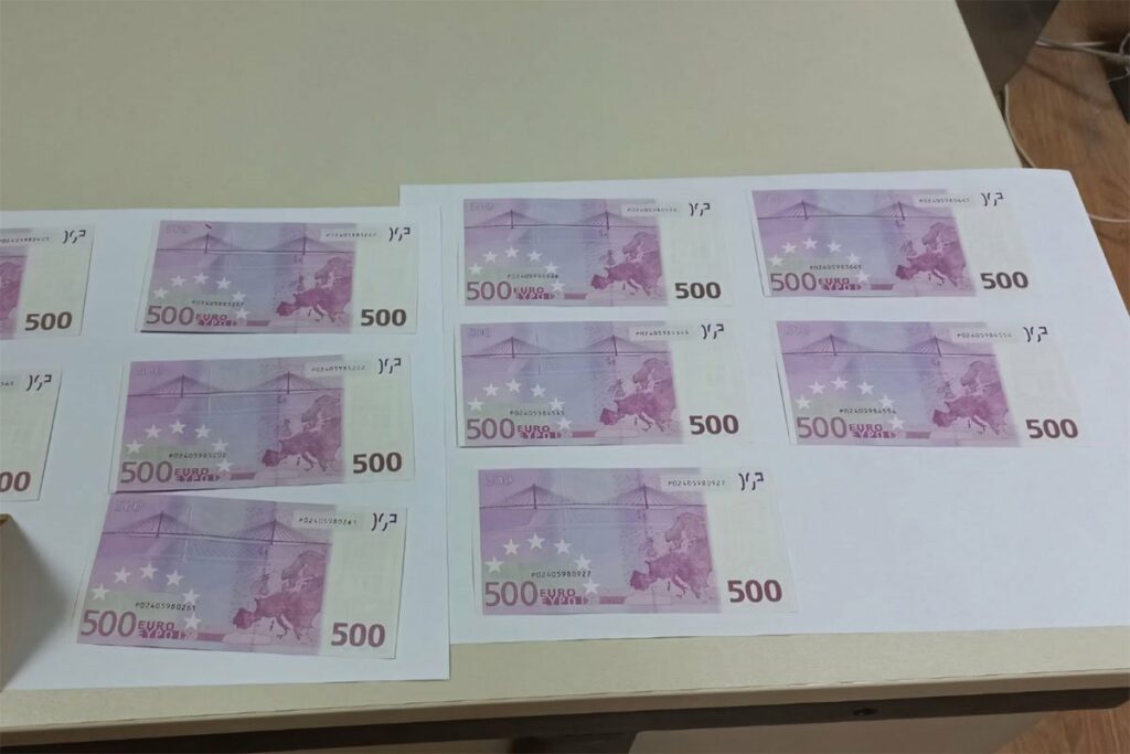 ЛАЖНИМ НОВЧАНИЦАМА ОД 500 ЕВРА КУПОВАО ЗЛАТО: Сарајлија ухапшен због сумње да је кривотвореним новцем ојадио Брођанина