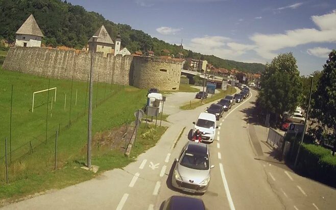 NAORUŽAJTE SE STRPLJENJEM: Na granici sa Hrvatskom duga čekanja