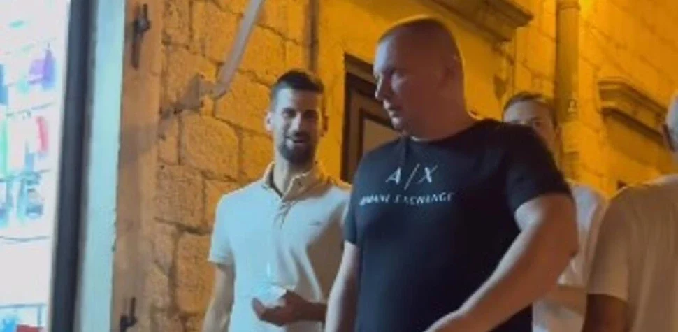 ODMOR U CRNOJ GORI: Đoković prošetao sa Marijom Šarapovom Kotorom (FOTO)