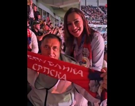 „NAPRIJED SRBIJA“: Dodik bodri srpske košarkaše u Parizu u utakmici protiv Amerikanaca