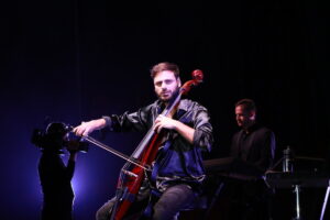 „ТУ СУ МОЈИ КОРЈЕНИ, ОДАТЛЕ ЈЕ СВЕ КРЕНУЛО“ Стјепан Хаусер за „Новости“ о својим почецима, дјетињству и наступу на Бањалука Фесту