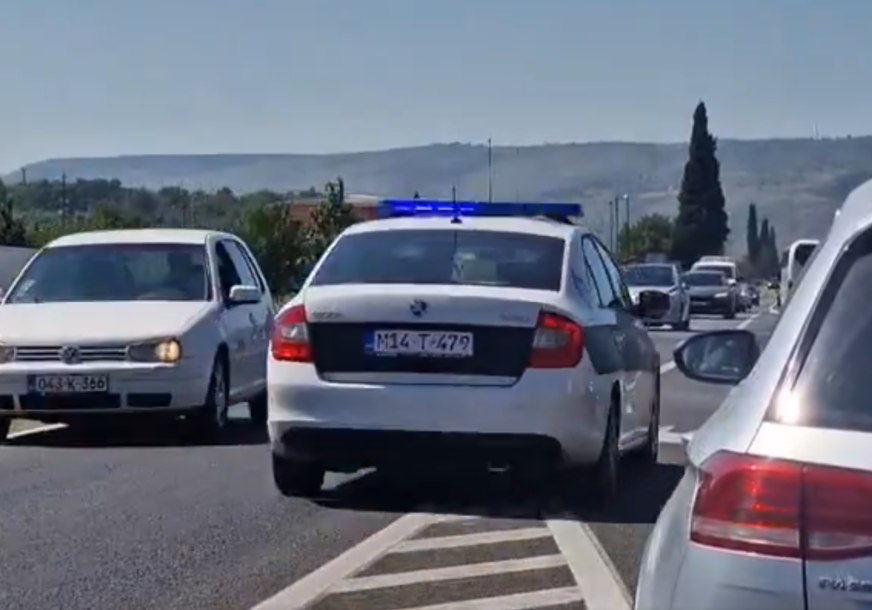SUDARILA SE TRI VOZILA KOD MOSTARA: Među povrijeđenima i dijete